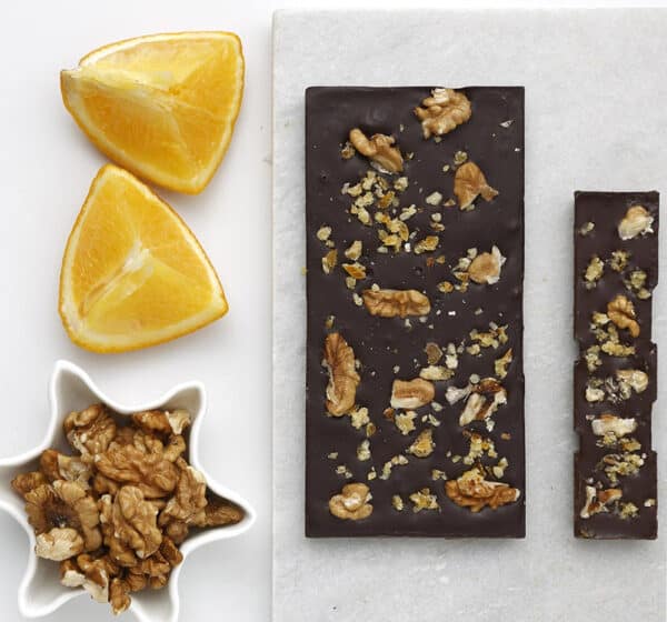 Tablete de Chocolate Negro com Laranja e Noz Pedaços de Cacau | 100 g - Image 2